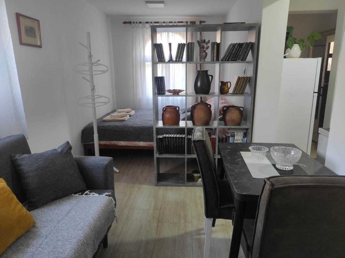 Andrea Airport Apartments Belgrado Exterior foto