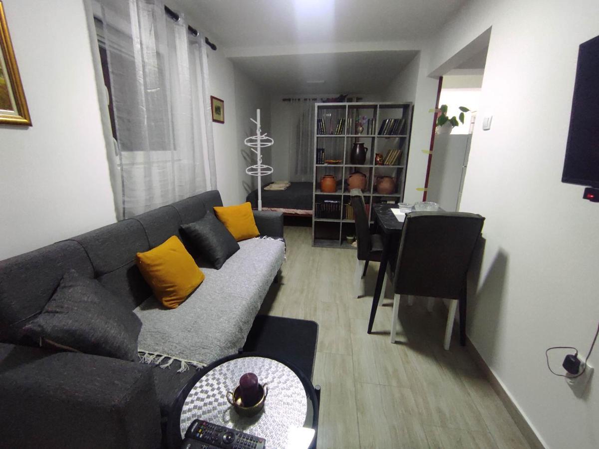 Andrea Airport Apartments Belgrado Exterior foto