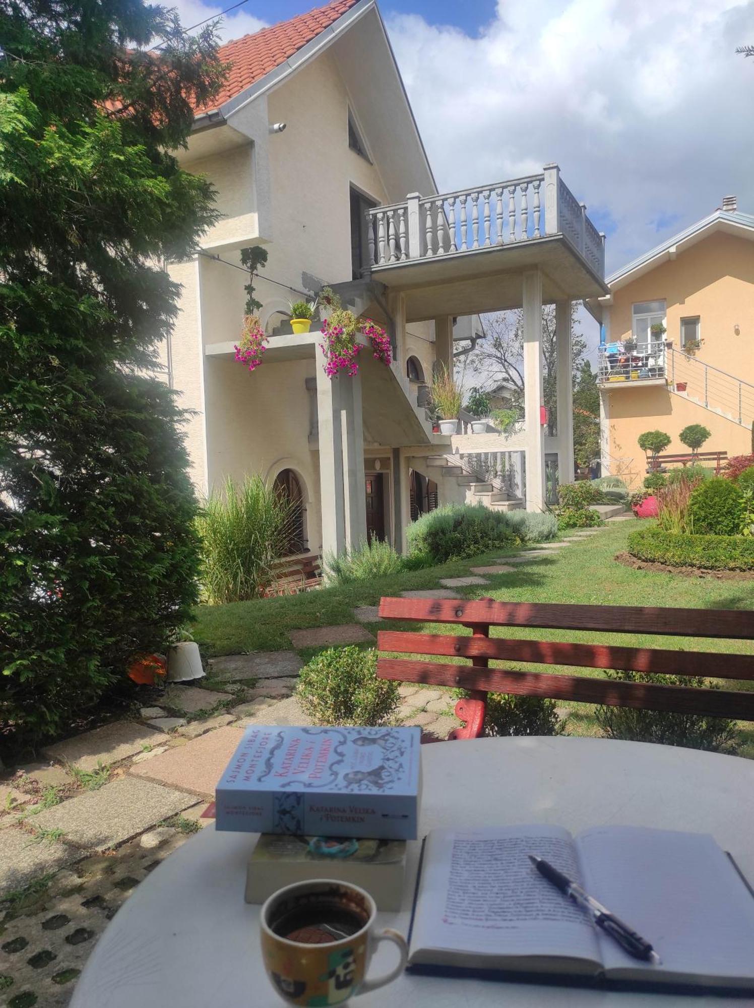 Andrea Airport Apartments Belgrado Exterior foto